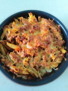 Una foto de Macarrones de atún gratinados