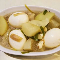 A picture of Tinolang Egg with Green Papaya.
