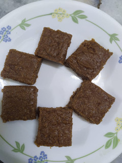 સુખડી(Sukhdi Recipe in Gujarati) રેસીપી મુખ્ય ફોટો