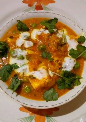 A picture of Motor paneer greavy masala.