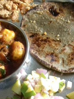 બાજરી રોટલા (Bajri Rotla Recipe In Gujarati) રેસીપી મુખ્ય ફોટો