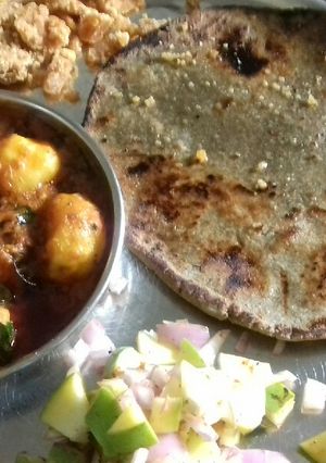 બાજરી રોટલા (Bajri Rotla Recipe In Gujarati) રેસીપી મુખ્ય ફોટો