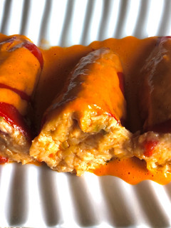 Una foto de Pimientos rellenos de salmón, merluza y langostinos
