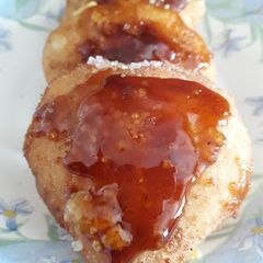 A picture of Cream brule donuts.
