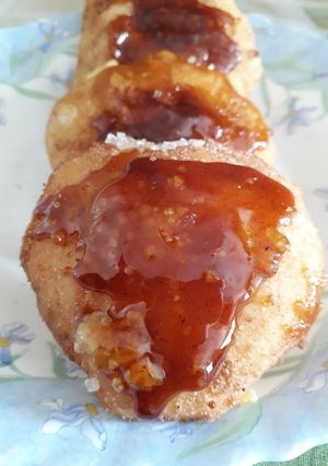A picture of Cream brule donuts.