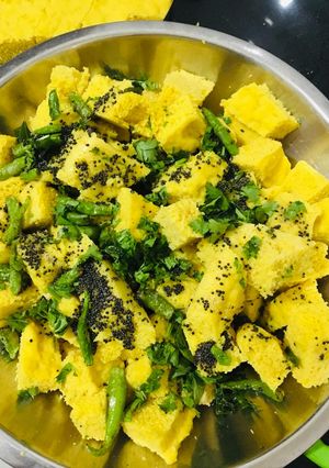 વાટી દાળના ખમણ (Vati Dal Khaman Recipe In Gujarati) રેસીપી મુખ્ય ફોટો