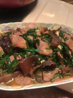 韭菜木耳炒梅花肉 的食譜成品照片