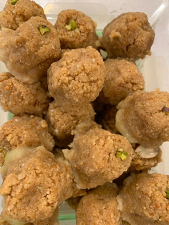 અડદિયા (Adadiya Recipe In Gujarati) રેસીપી મુખ્ય ફોટો
