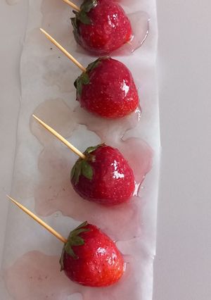 عکسی از دستور تانقولوی توت فرنگی شیشه ای 😋👌
