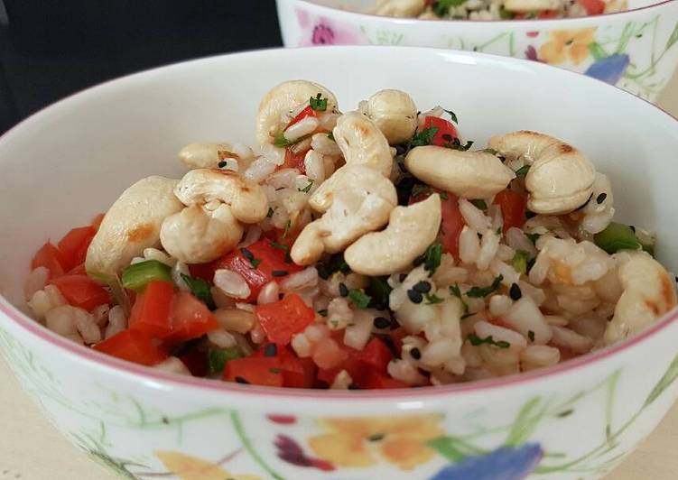 Ensalada de arroz integral con salsa agridulce