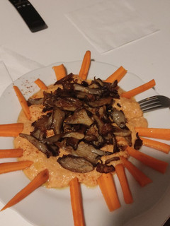 Una foto de Hummus pimientos piquillo + setas