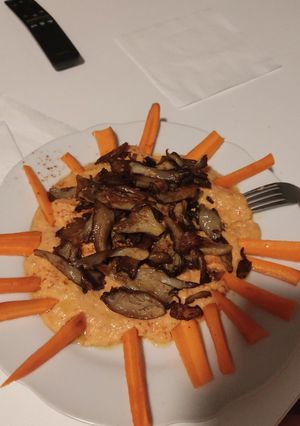 Una foto de Hummus pimientos piquillo + setas