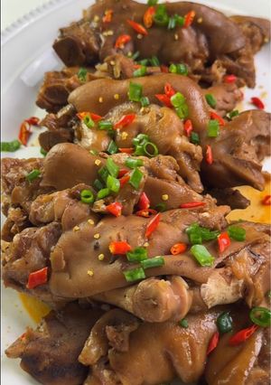 A picture of Sichuan Style Spicy Braised Pig Trotters 川辣味酱猪手.