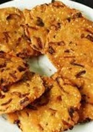 A picture of Maddur vada.