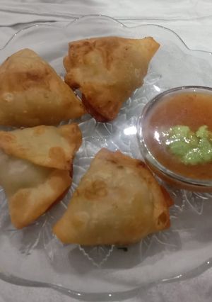 સમોસા (Samosa Recipe in Gujarati) રેસીપી મુખ્ય ફોટો