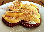Una foto de tortitas de manzana y avena