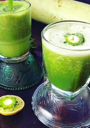 करेले का जूस (karele ka juice recipe in Hindi) रेसिपी मुख्य फोटो