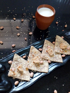 A picture of Gud Roti/Gulachi Poli.
