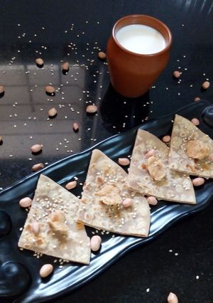 A picture of Gud Roti/Gulachi Poli.
