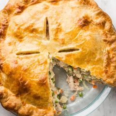 A picture of 🥧 Old-School 90s Chicken Pot Pie.