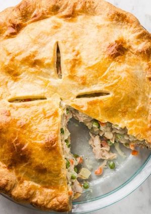 A picture of 🥧 Old-School 90s Chicken Pot Pie.
