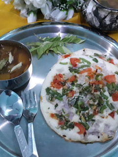 A picture of Uttapam with sambar.