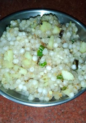 साबुदाणा खिचडी (sabudana khichadi recipe in marathi) रेसिपी चे मुख्य फोटो 