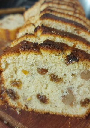 Una foto de Budín de limón con nueces y pasas de uva