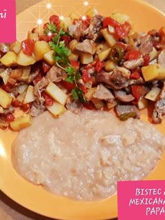 Una foto de Bistec ala mexicana con papas