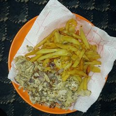 A picture of Potatoes Chip and Scrambled eggs.