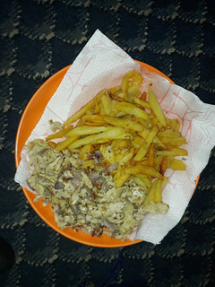A picture of Potatoes Chip and Scrambled eggs.