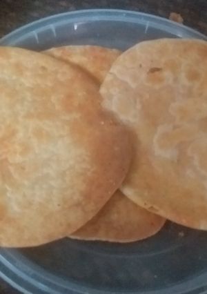 तीखी बेसन पूरी (Teekhi besan puri recipe in Hindi) रेसिपी मुख्य फोटो