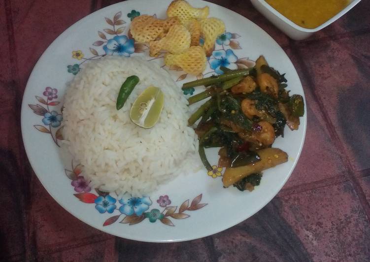 How to Prepare Quick Kumro shaak with chingri mach and dal a tasty lunch