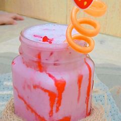 A picture of Rich strawberry 🍓 shake.