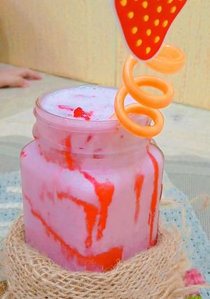 A picture of Rich strawberry 🍓 shake.