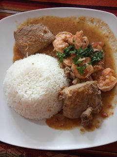 Una foto de Estofado de pescado y camarones