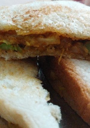 A picture of Potato green peas sandwich.