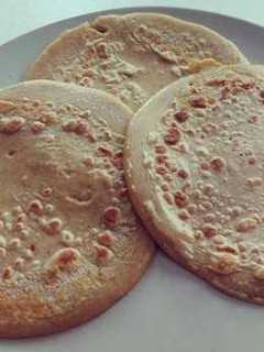 Una foto de Tortitas de plátano y avena