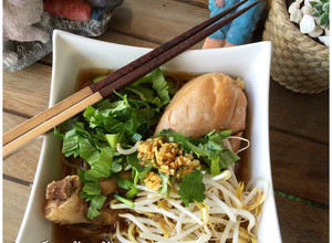 รูปของ ก๋วยเตี๋ยวไก่ตุ๋นมะระ ง่ายๆ สไตส์จุ๋ม