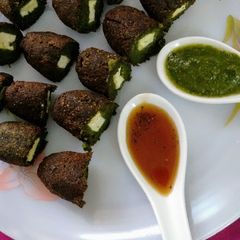 A picture of Hare bhare paneer kababs/rolls.