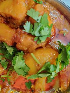 ભરેલા રીંગણ બટાકાનું શાક(bhrela rigan bataka saak recipe in Gujarati) રેસીપી મુખ્ય ફોટો