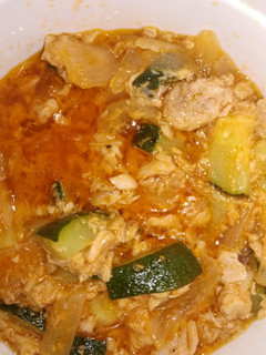 Una foto de Sofrito de calabacín con atún
