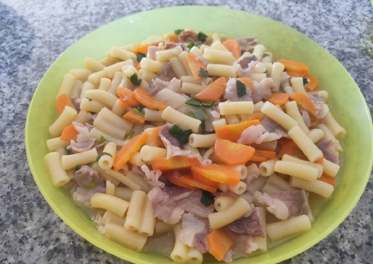 Langkah Menyiapkan Sup Makaroni Daging Simple untuk Anak yang praktis