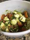 Tomates cherry con mozzarella de búfala y pesto