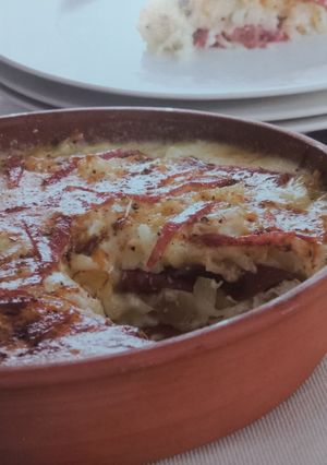 A picture of Grated Potato Bake with Salami and White Wine.