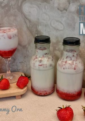 รูปของ นมสตรอว์เบอร์รี่ [Fresh Strawberry Milk]