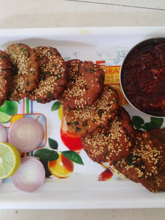 બાજરીના લોટના ઢેબરા (Bajri Flour Dhebra Recipe In Gujarati) રેસીપી મુખ્ય ફોટો