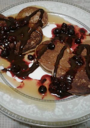 Una foto de Hotcakes sabor chocolate de Mickey Mouse 🥞🍯🍫🍓🧈