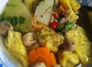 Hình của món Hoành thánh đơn giản cho ngày mưa.