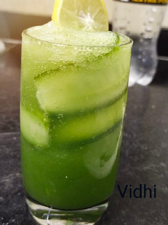 કુકુમ્બર મિન્ટ મોકટેલ (Cucumber Mint Mocktail Recipe In Gujarati) રેસીપી મુખ્ય ફોટો